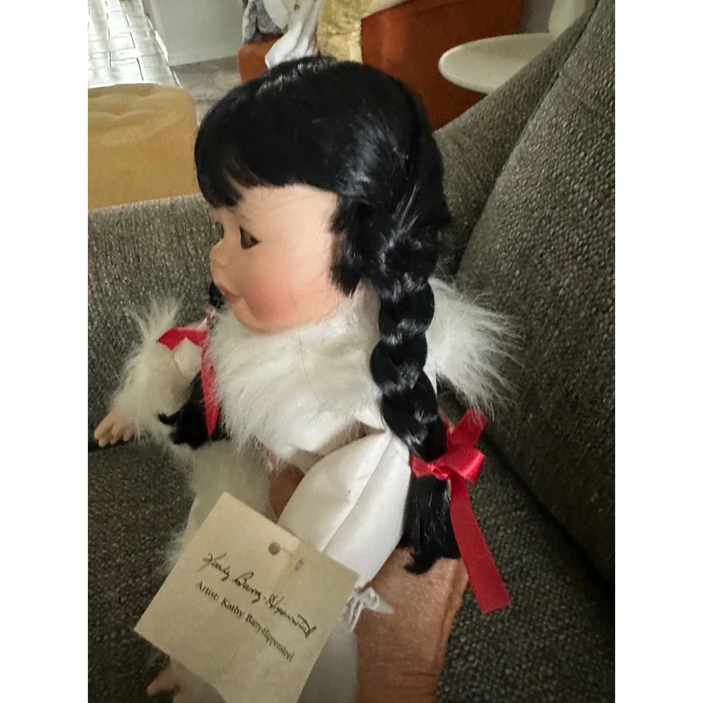 Edwin M Knowles Miki Porcelain Doll Kathy‎ Barry-Hippensteel Toys Tots 76215-HT